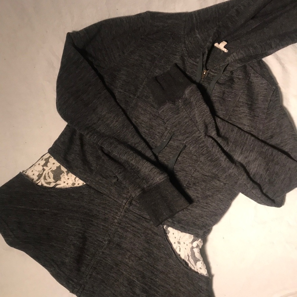 *5/$25!* En Creme Cotton Gray/Lace Peplum Hoodie
